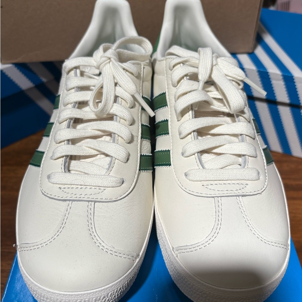 Adidas Men's Gazelle White and Green Sneakers Brand New with tags size 6